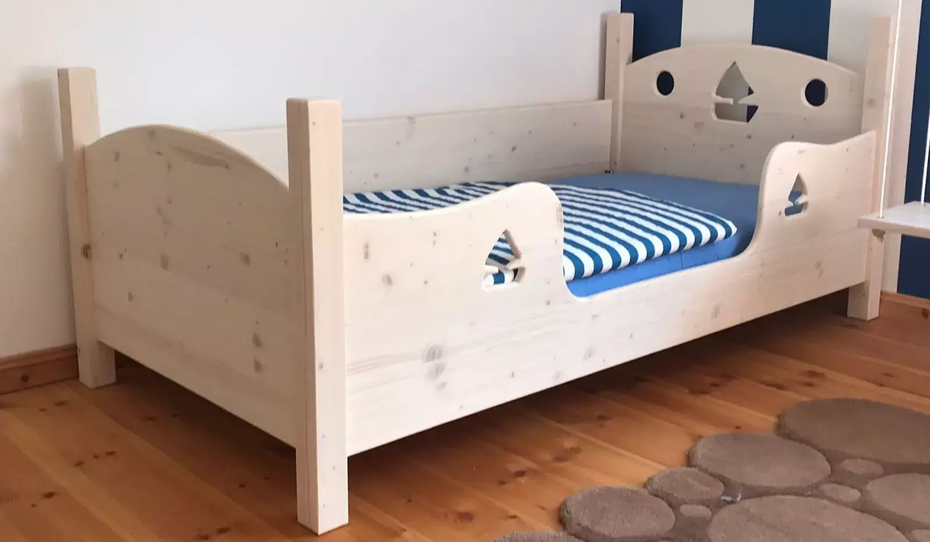 Kinderbett und Kojenbett aus Massivholz Zwergenmöbel
